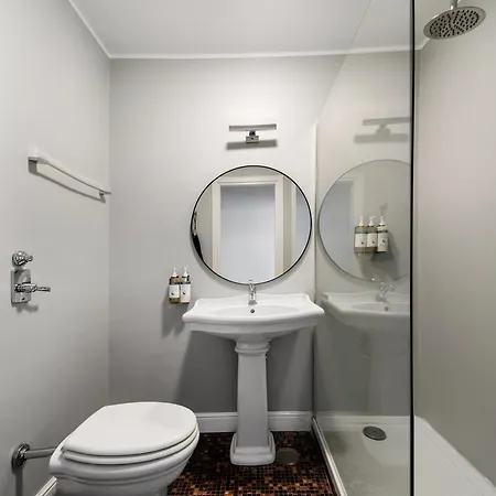 Adore Aparthotel 3*